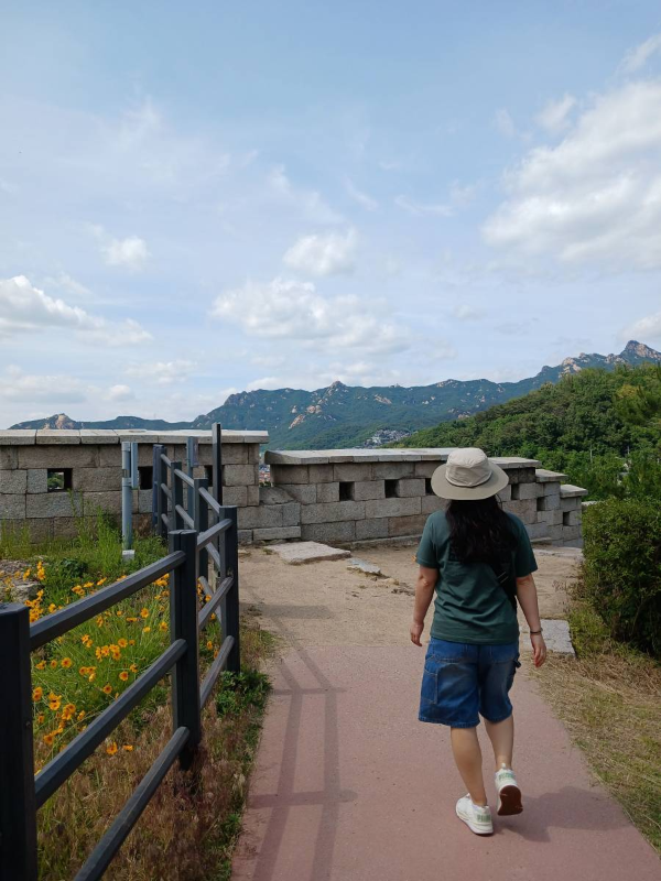 인왕산 성벽길 따라 걷다