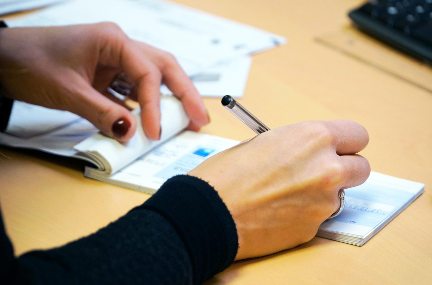 현금을 대신하는 약속의 종이 수표의 이해