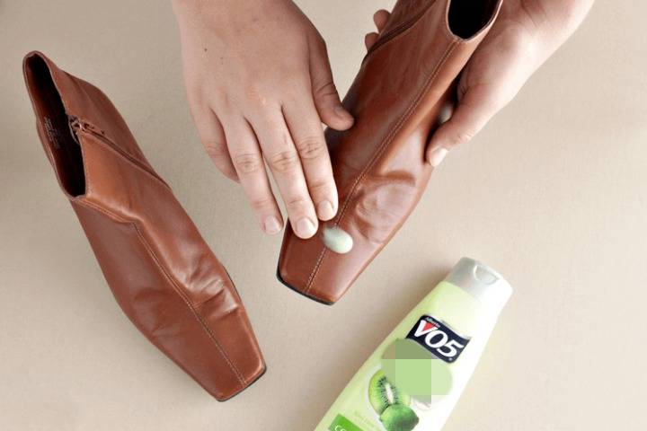 가죽부츠 닦는 방법 헤어컨디셔너