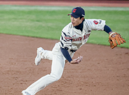  롯데 자이언츠 내야수 전민재 수비장면 