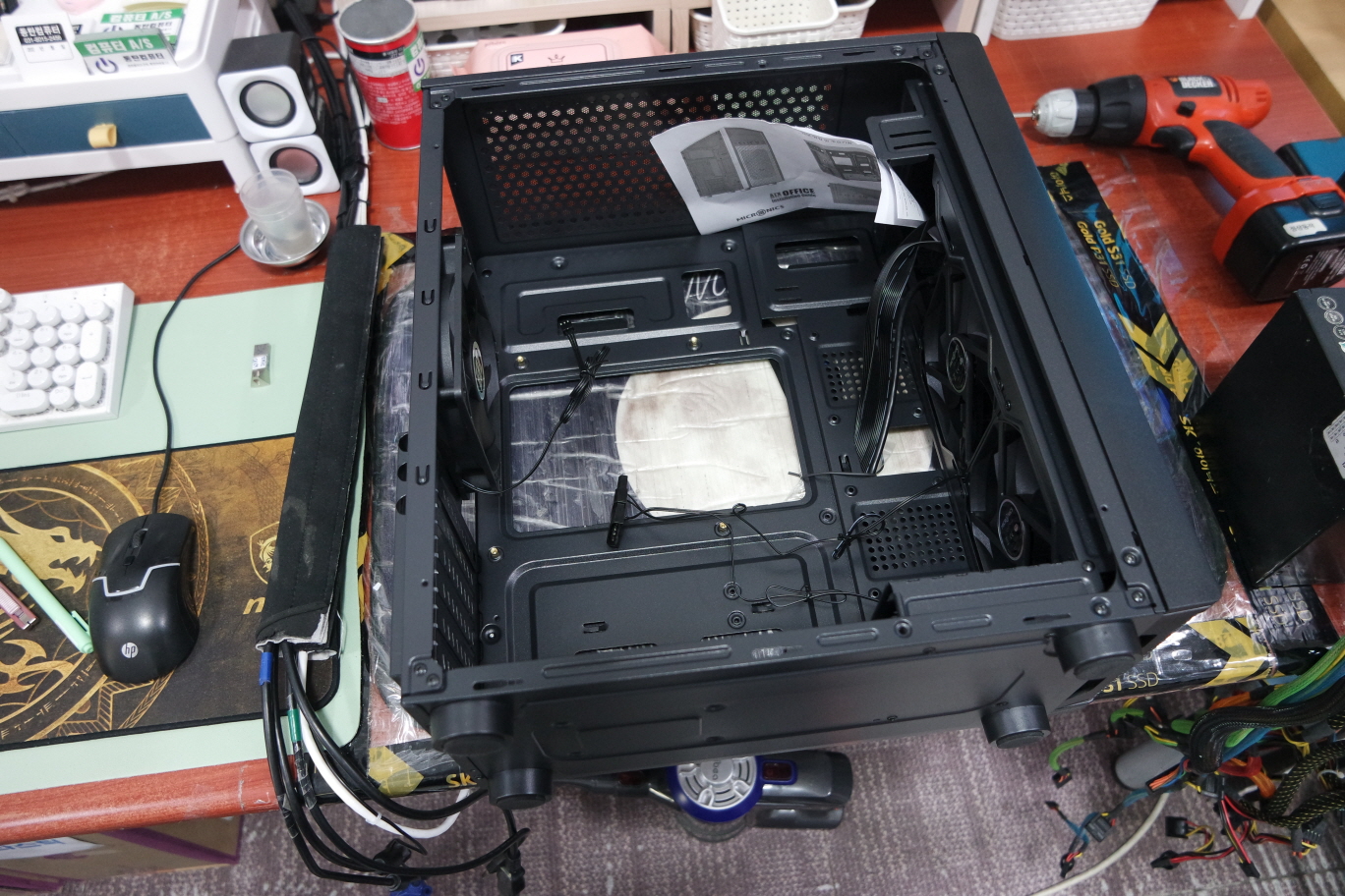 케이스 내부 상태입니다.