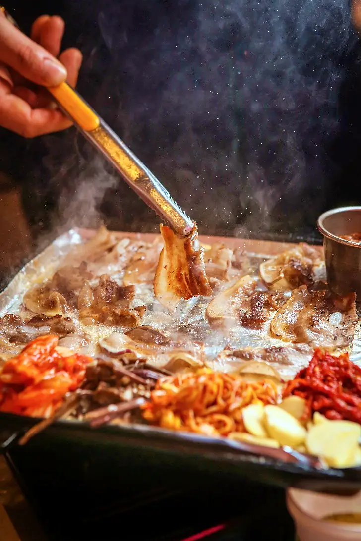 줄서는식당 한혜진 추천 껍데기 붙은 냉동삼겹살 냉삼 관자 미나리 흑돼지 삼합, 통벌집 삼겹살, 돼지꼬랑지 맛있는 식당 강남구청 청담동 맛집 소개