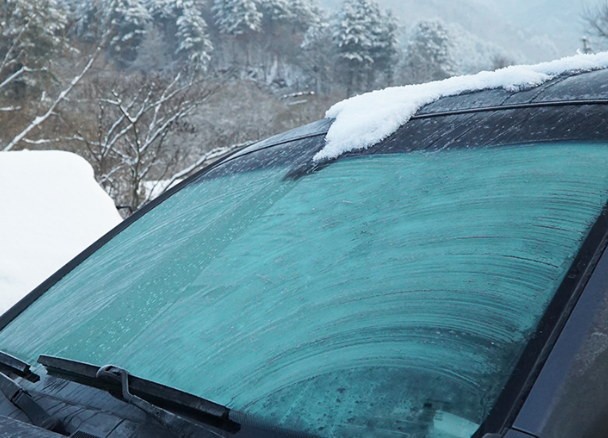 자동차 차유리 성에 제거
