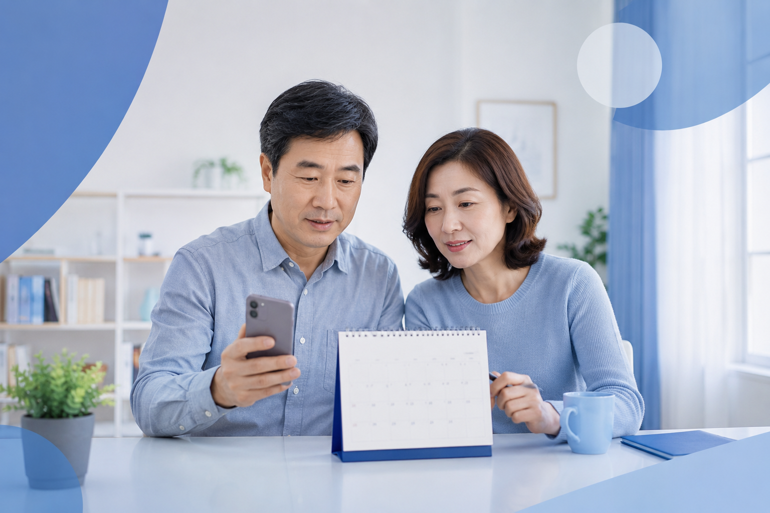 정부지원금 신청 일정을 확인하며 달력과 스마트폰을 함께 보는 한국인 부부의 모습, 차분한 블루톤의 미니멀 감성 이미지