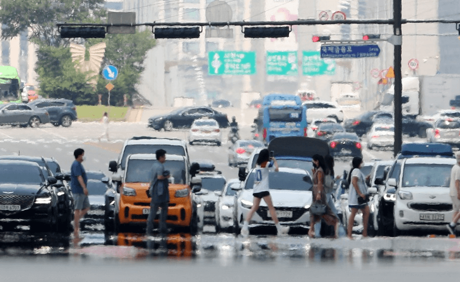 온열질환을 소개하기 위한 뜨거운 여름 이미지 사진