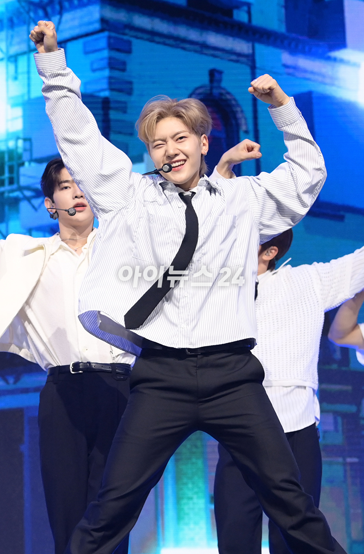 그룹 제로베이스원 석매튜가 10일 오후 서울 광진구 광장동 예스24라이브홀에서 열린 제로베이스원(ZEROBASEONE) 데뷔 쇼케이스에 참석하고 있다. [사진=정소희 기자]