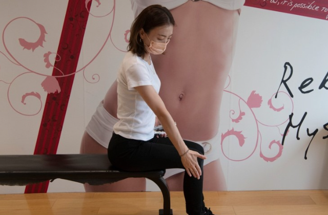 팔뚝의 근육을 수축시키는 운동 1