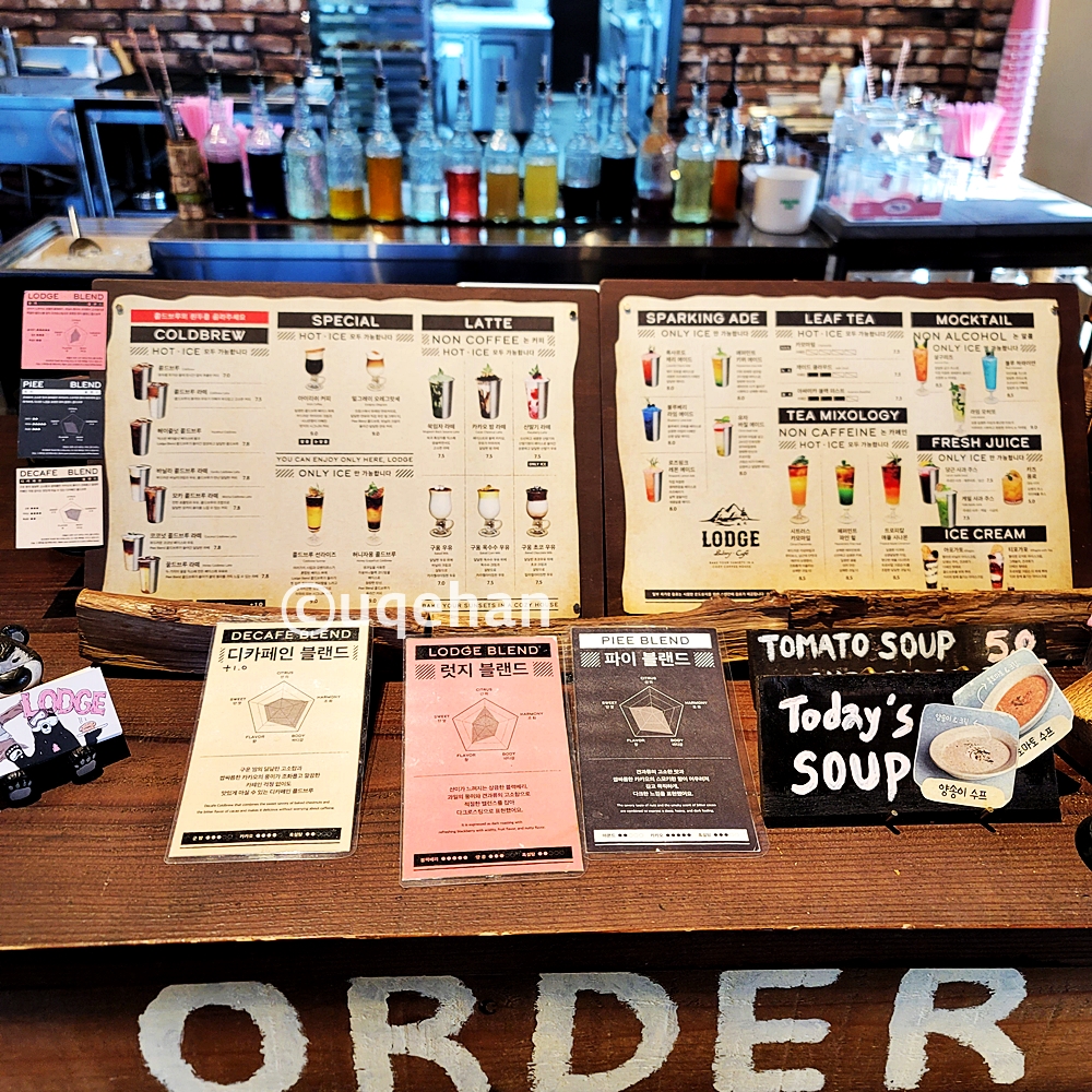 양주 대형 베이커리카페 럿지 메뉴판 사진이다. 원두의 종류가 안내되고 있따.