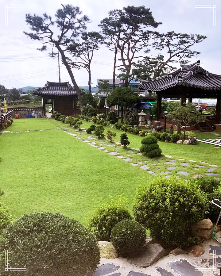 생방송오늘저녁 소나무 기와집 한옥 스테이 숙소 독채 온수풀장 스파 대부도 펜션 추천