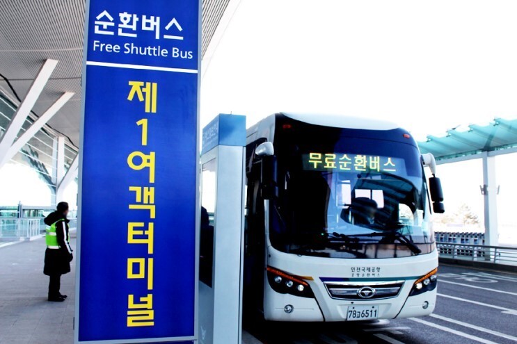 제1여객터미널 3층 중앙(8번 출구) 부분