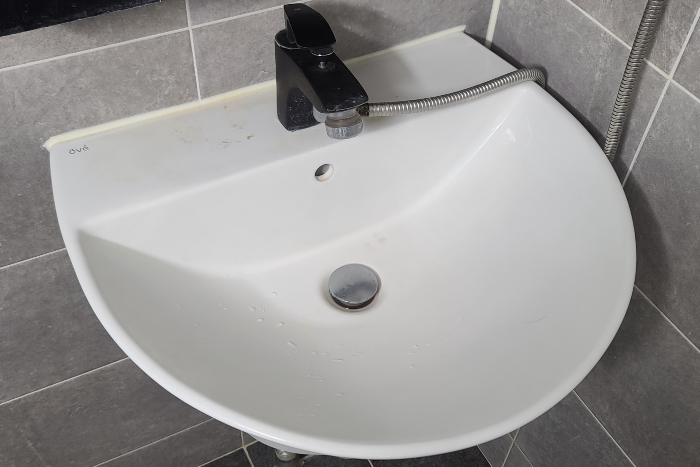 물때 세면대 물곰팡이 유한락스 멀티액션 화장실 청소