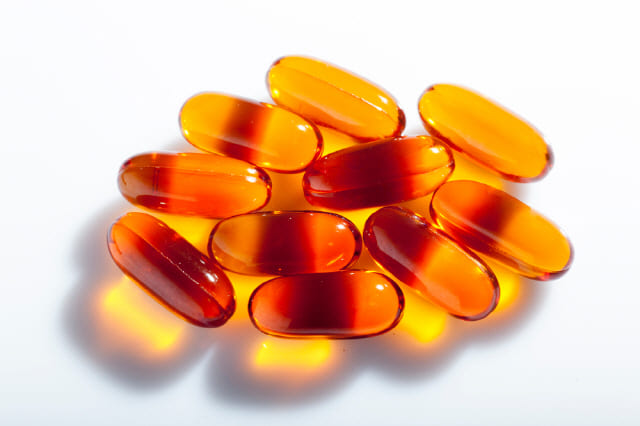 루테인 복합 건강기능식품은 황반변성이 있는 사람에게만 도움이 된다.