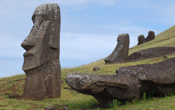이스터섬 모아이 석상의 정체, 누가 만들었을까? 태평양 한가운데의 고대 유적