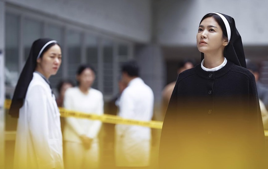 [오컬트 영화 다시보기 추천] 검은 사제들 스핀오프이자 후속작 검은 수녀들 줄거리 등장인물 후기 리뷰 및 비교