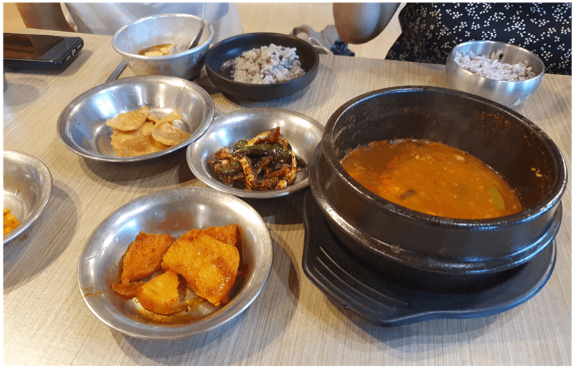 청국장-및-반찬들