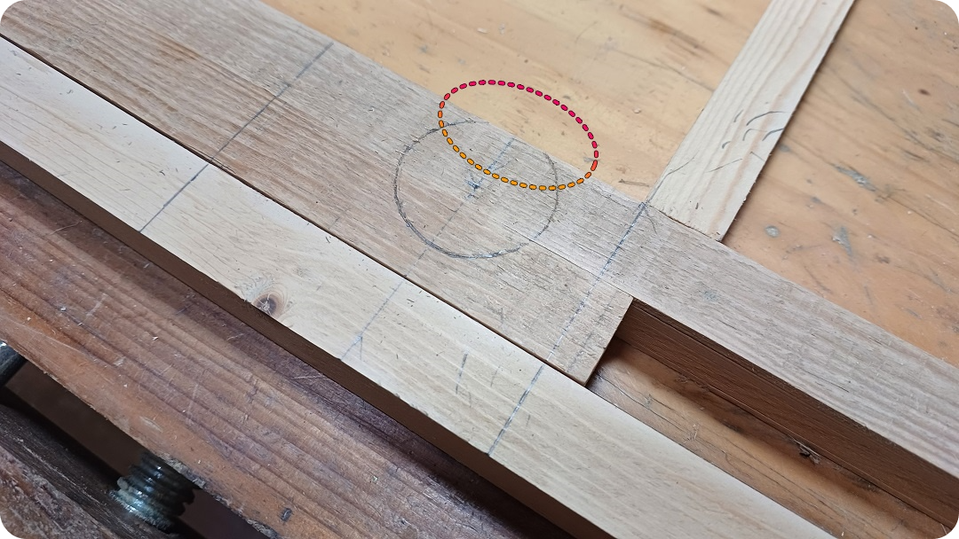 타공-자리-오른쪽이-약해-보이는-상태