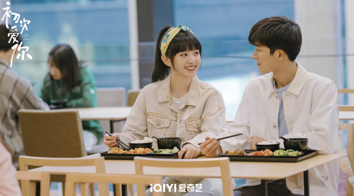 초자애니-왕성월과 전희미-식당에서 밥먹는 모습