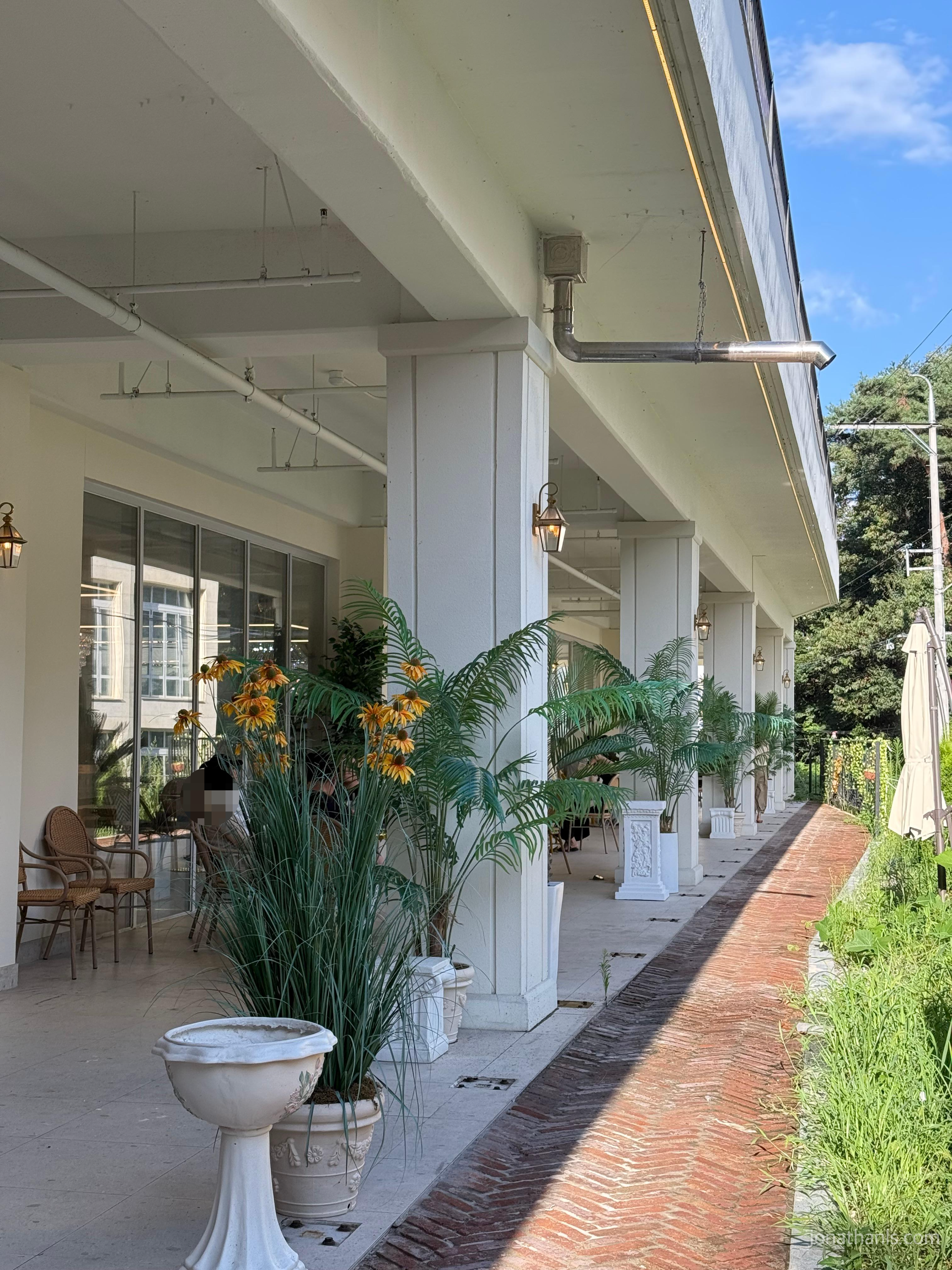 용인 신봉동 몬스마리 베이커리 카페 지하 1층 야외 테라스석