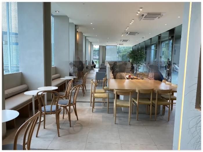 할리스-북한산-DI점-2층-이미지