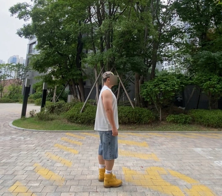 데일리룩('26. 8. 1.)블루썬플라워 SUN 카모 밀리터리 볼캡, 코드그라피 빈티지 민소매 나시 슬리브리스, 디미트리블랙 버뮤다 데님 팬츠, 나이키 양말, 팀버랜드 6인치 부츠