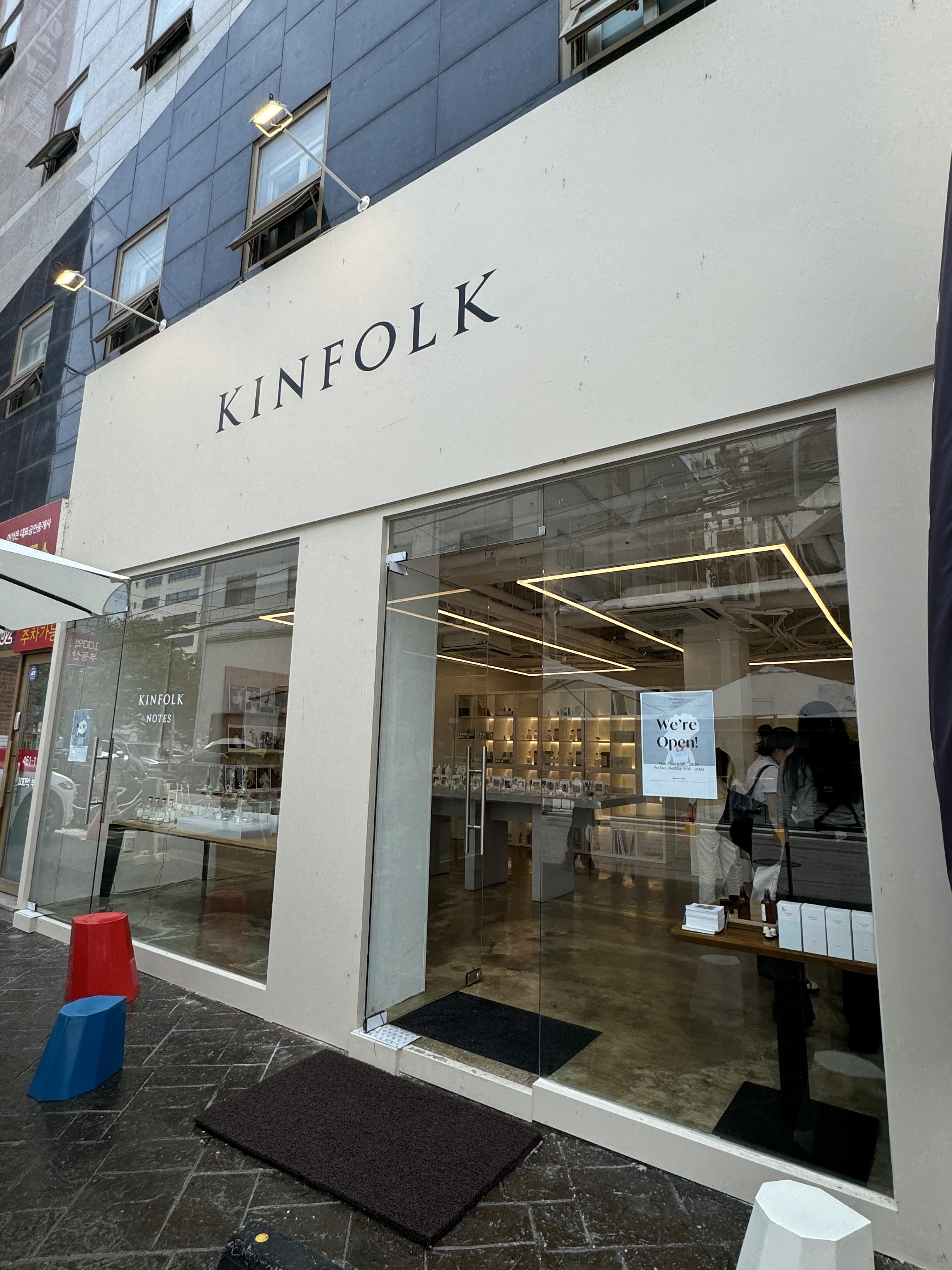 성수-KINFOLK-NOTES-매장입구