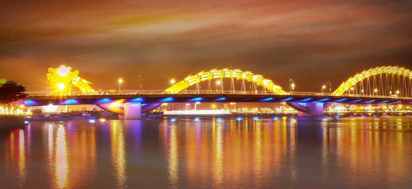 베트남 다낭 용다리 야간 풍경