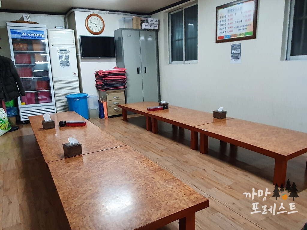 부광 돼지국밥 내부