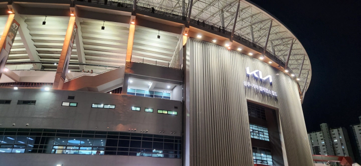 광주기아 챔피언스 필드 직관 열기. 밤에 본 광주기아 챔피언스 필드의 아름다운 모습