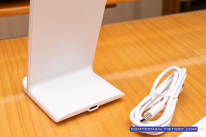 UC110W 무선충전기 디자인