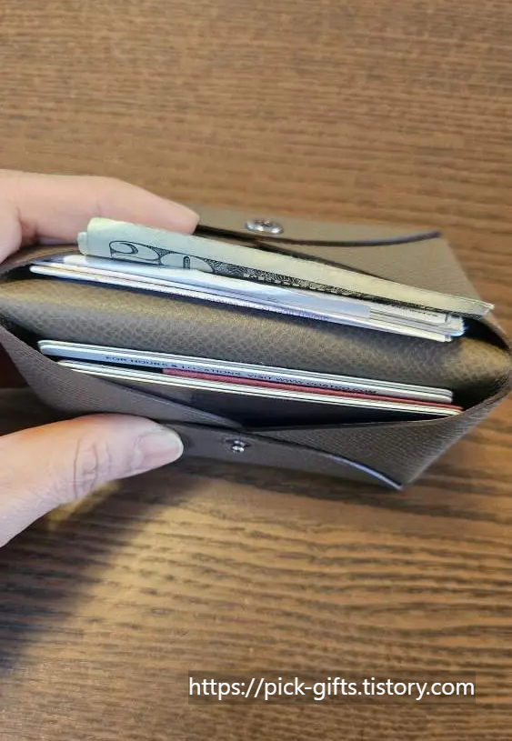 생일 선물로 받은 에르메스 칼비 카드지갑