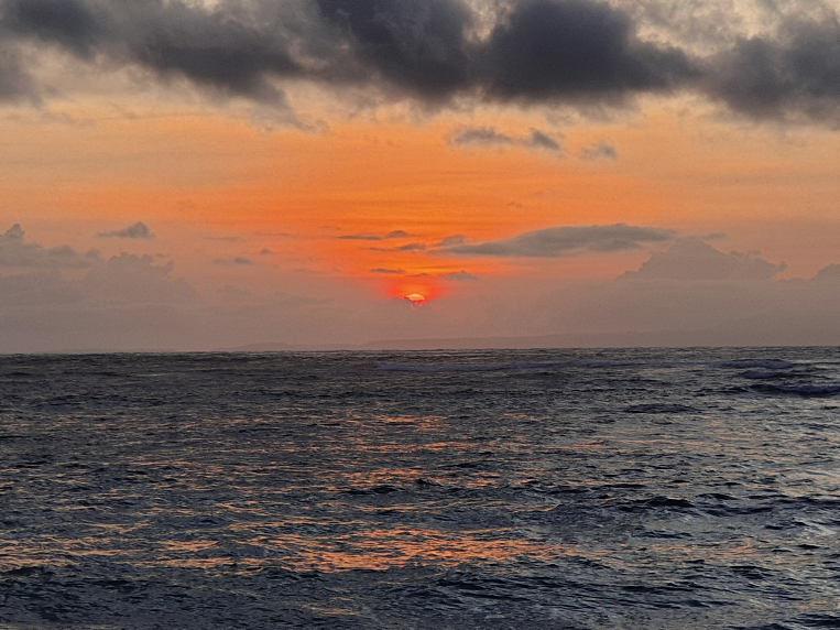 발리 누사두아에서 바라본 일출