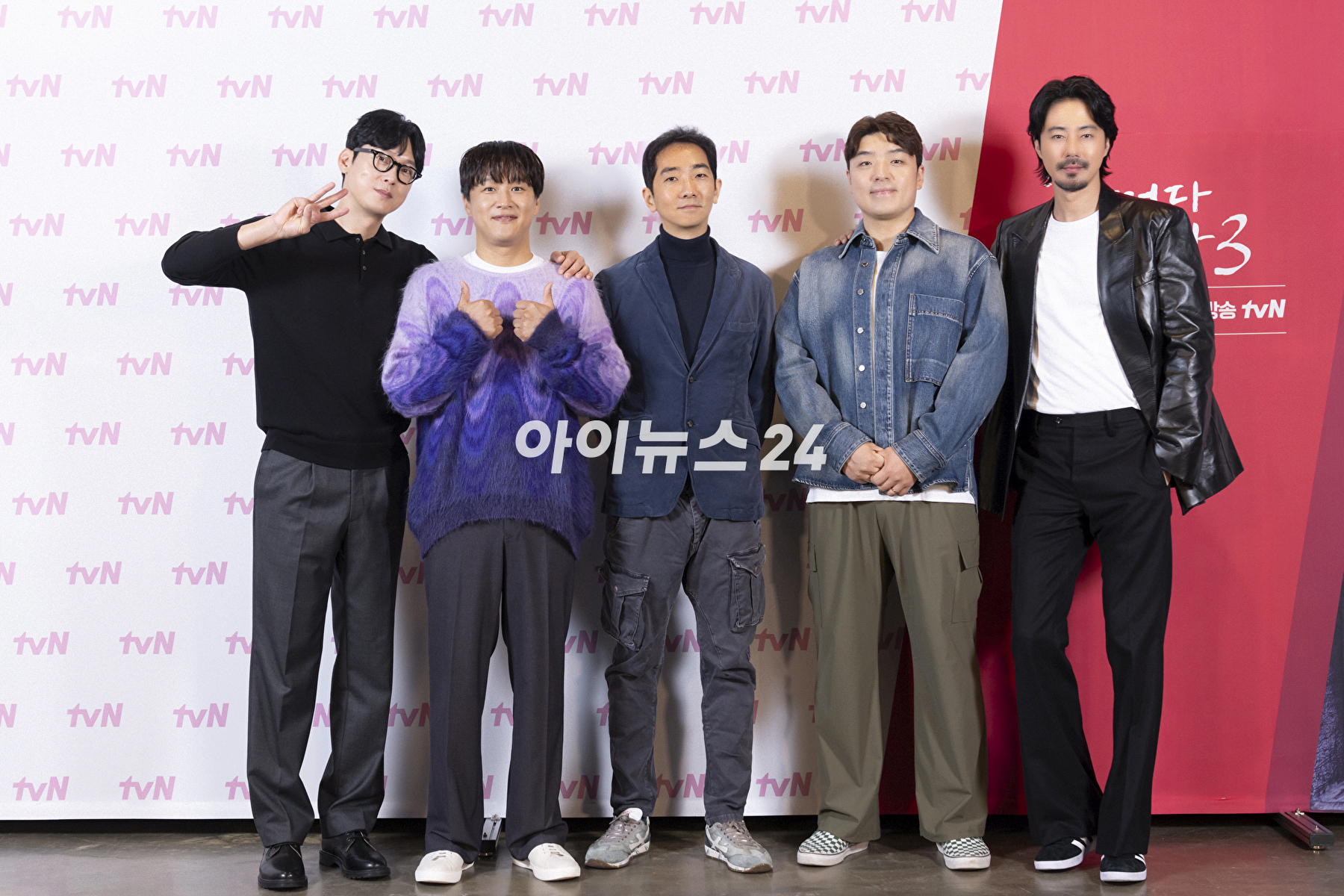 '어쩌다 사장3' 제잘발표회에 참석한 박병은, 차태현, 류호진 PD, 윤인회 PD, 조인성 [사진=tvN]