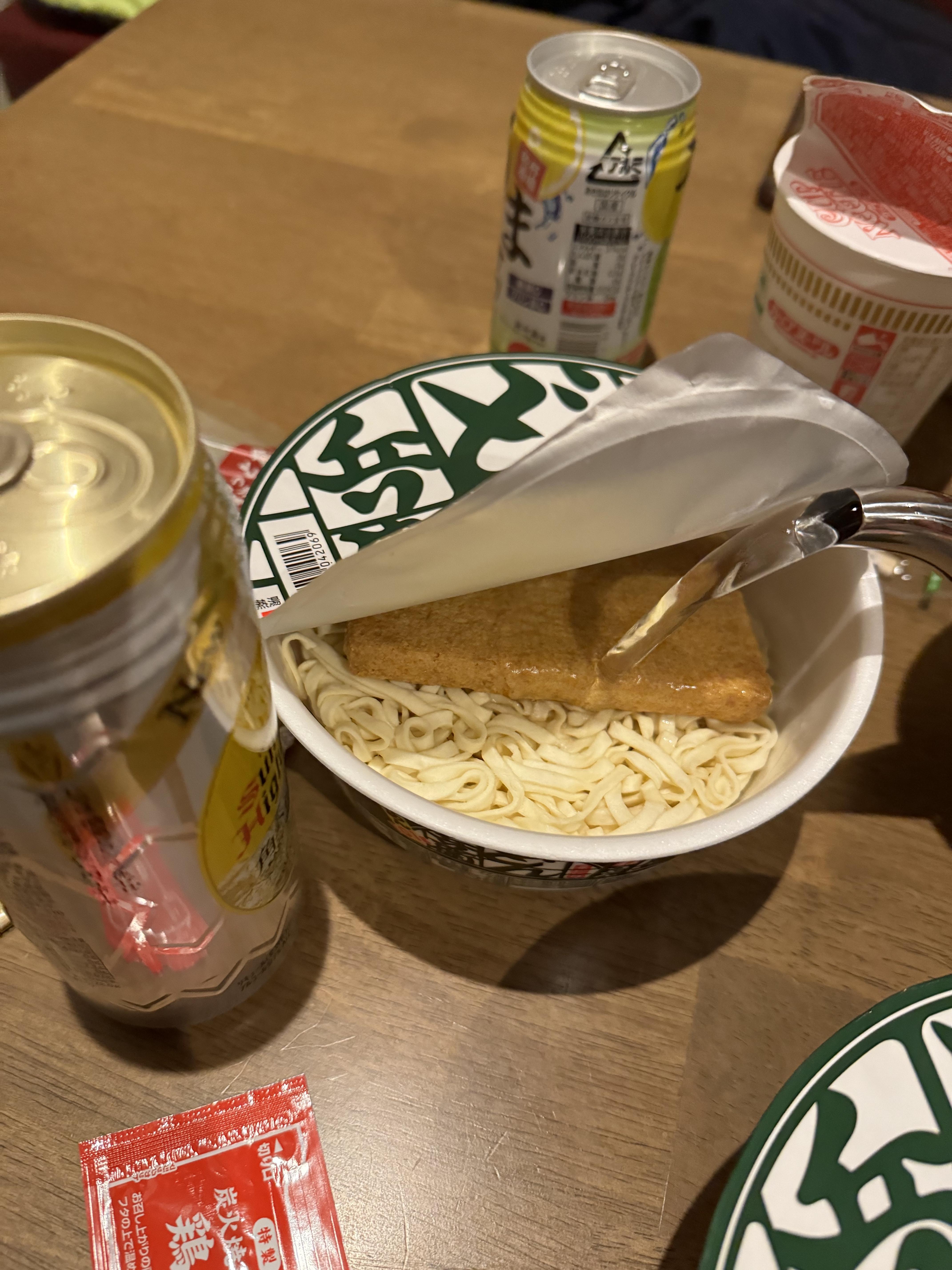 편의점 라면과 하이볼