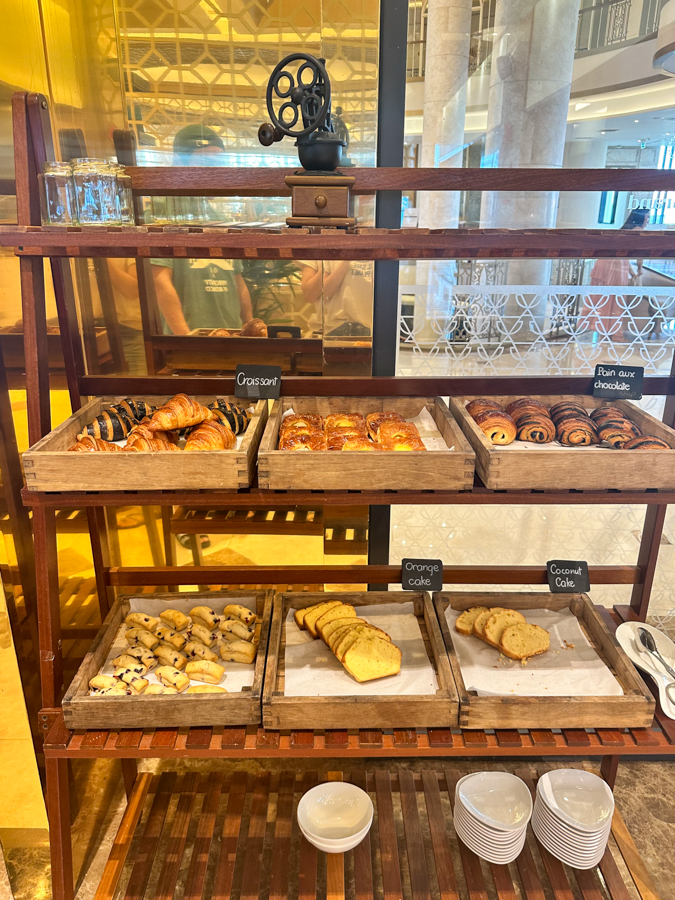 다낭 쉐라톤 그랜드 리조트의 TABLE 88 조식당 베이커리