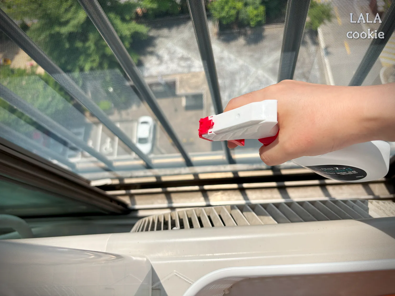 장마철-벌레-퇴치-퍼스트-세븐-가드-살충제-추천-창틀