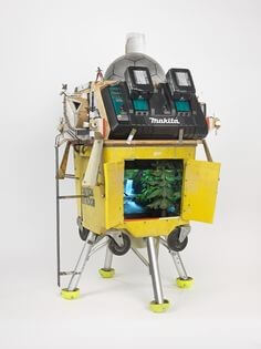 깡통-로보트같은-타임머신-기계