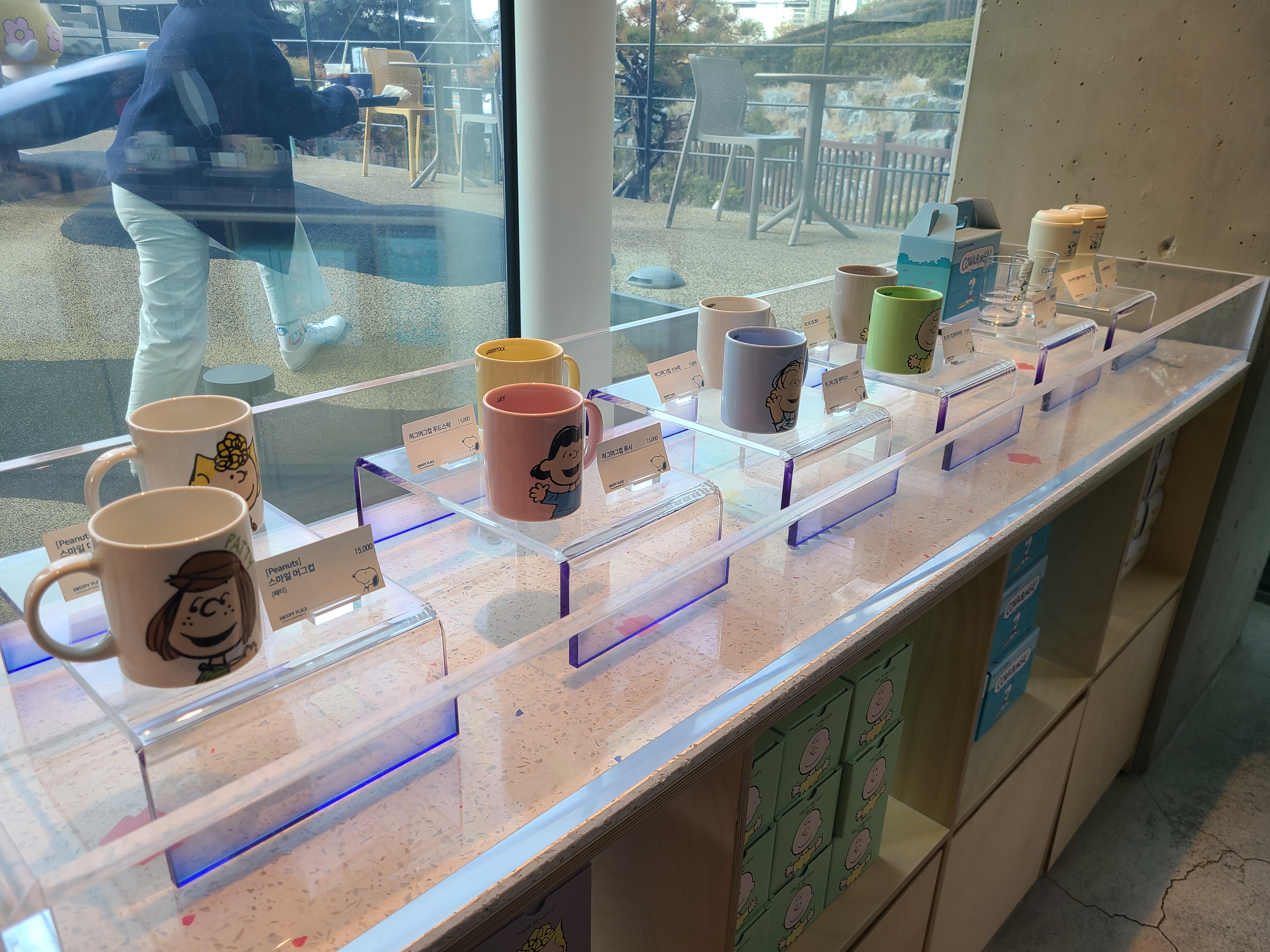 bread and Snoopy souvenirs2