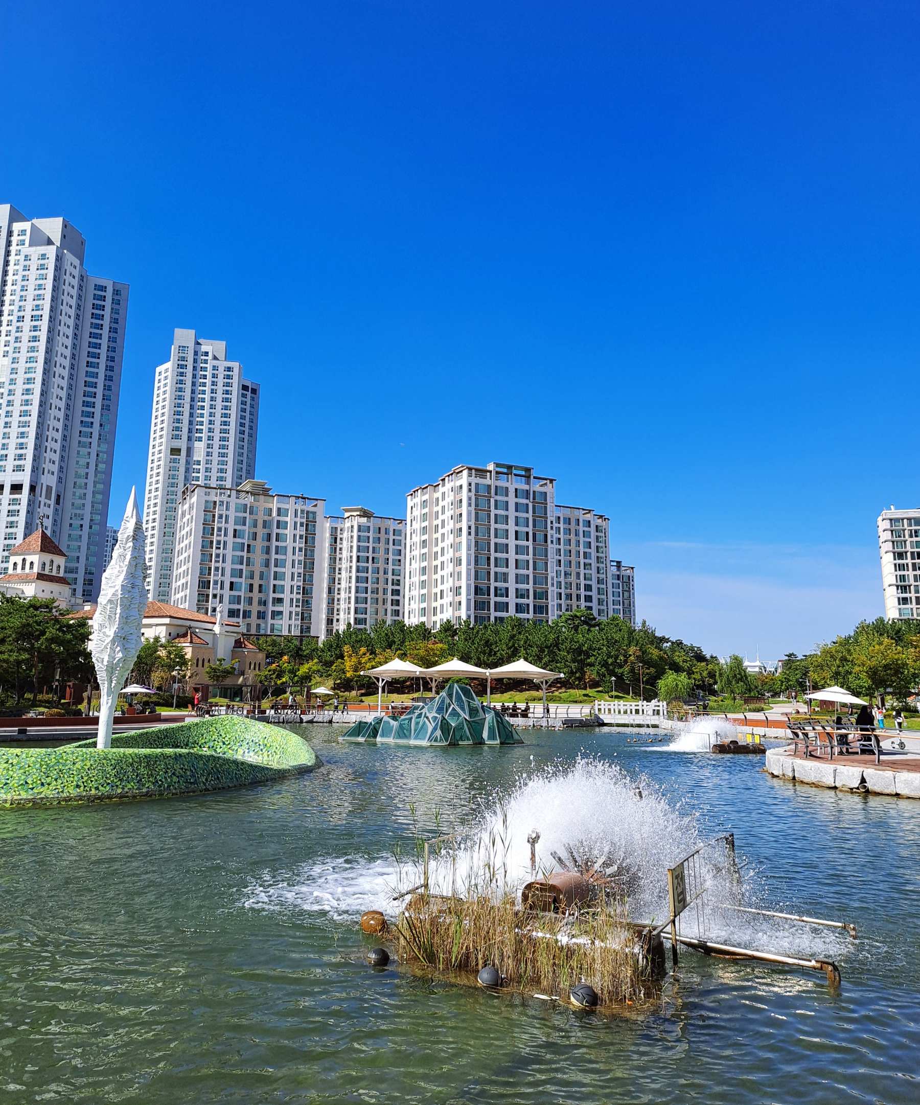 커넬웨이 수변 풍경