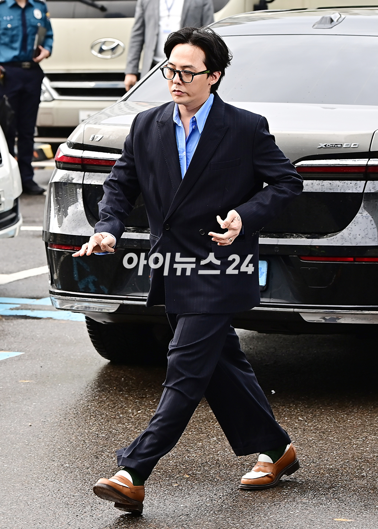 마약 투약 의혹을 받는 가수 지드래곤(GD, 권지용)이 6일 인천 남동구 논현경찰서에 출석하고 있다. [사진=곽영래 기자]