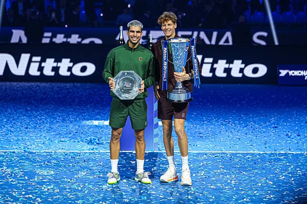 2025 니토 ATP 파이널 테니스 대회 결승 리뷰 – Jannik Sinner가 Carlos Alcaraz를 꺾고 통산 2연패 달성!