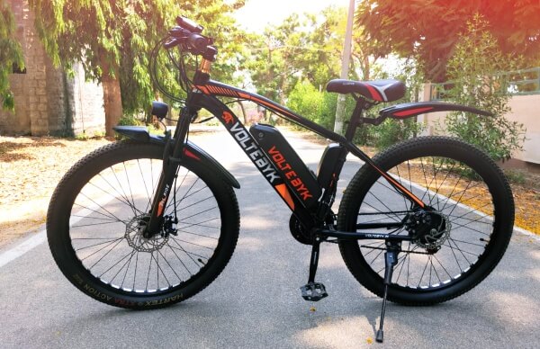 주차된-전기자전거