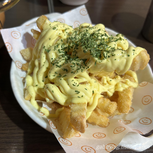 광화문 허니떡볶이 버터갈릭감자튀김