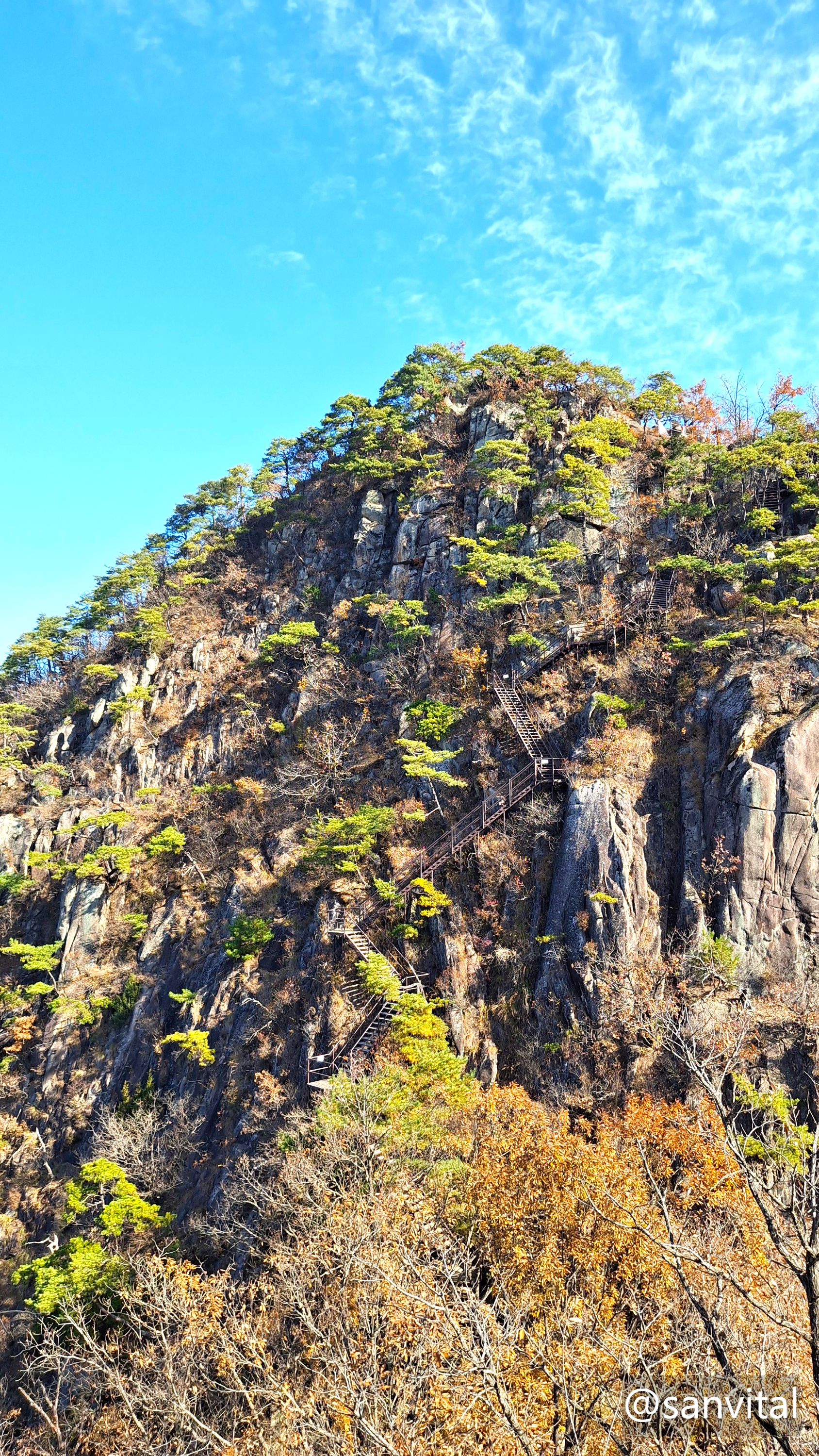 구담봉 급경사 데크계단
