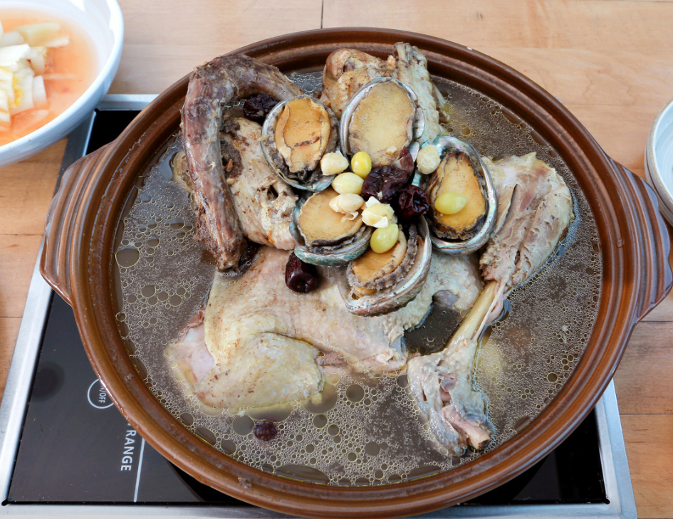 큰나무집 궁중약백숙