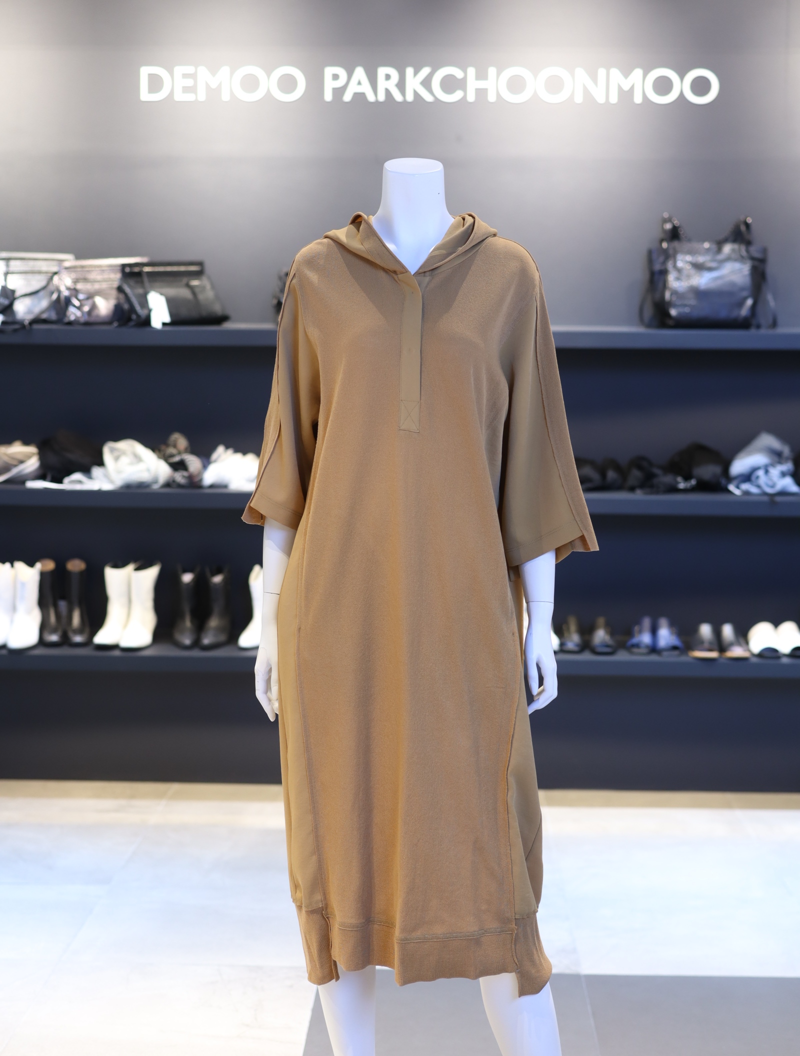 데무 니트 배색 후드 원피스 dw2104570