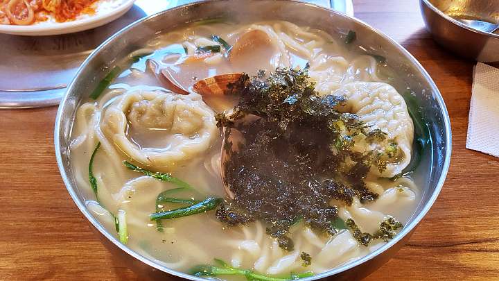 수원 수원역 맛집 추천 생방송투데이 25년 정성 한 그릇 손칼국수 만두칼국수 오늘방송 맛의 승부사