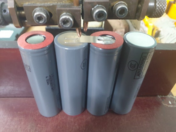 LG 21700 M50LT 셀 스폿 작업