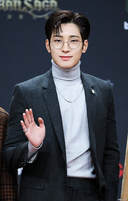 조용한데 무대 위에서는 카리스마 세븐틴 원우