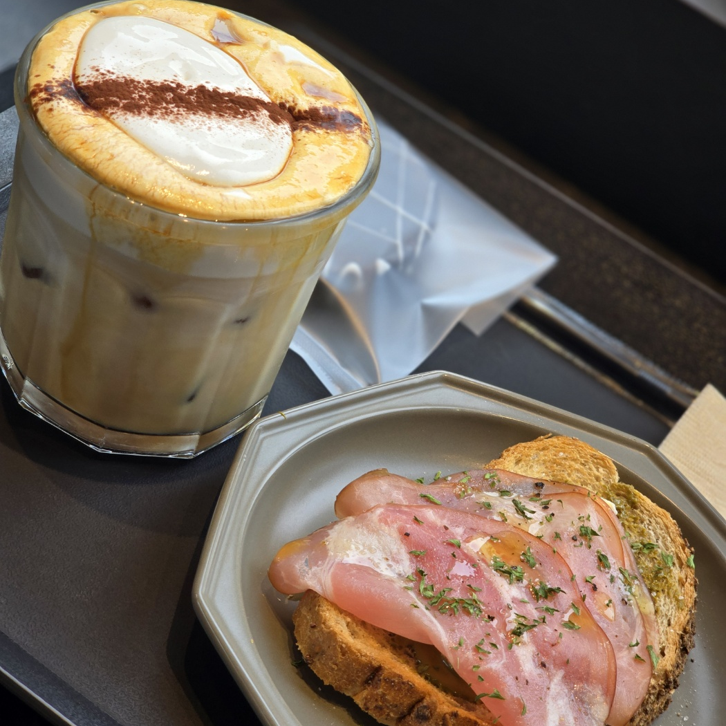 첫 방문때 먹은 브런치와 스카치크림라떼 + 잭바츠 두바이초콜릿