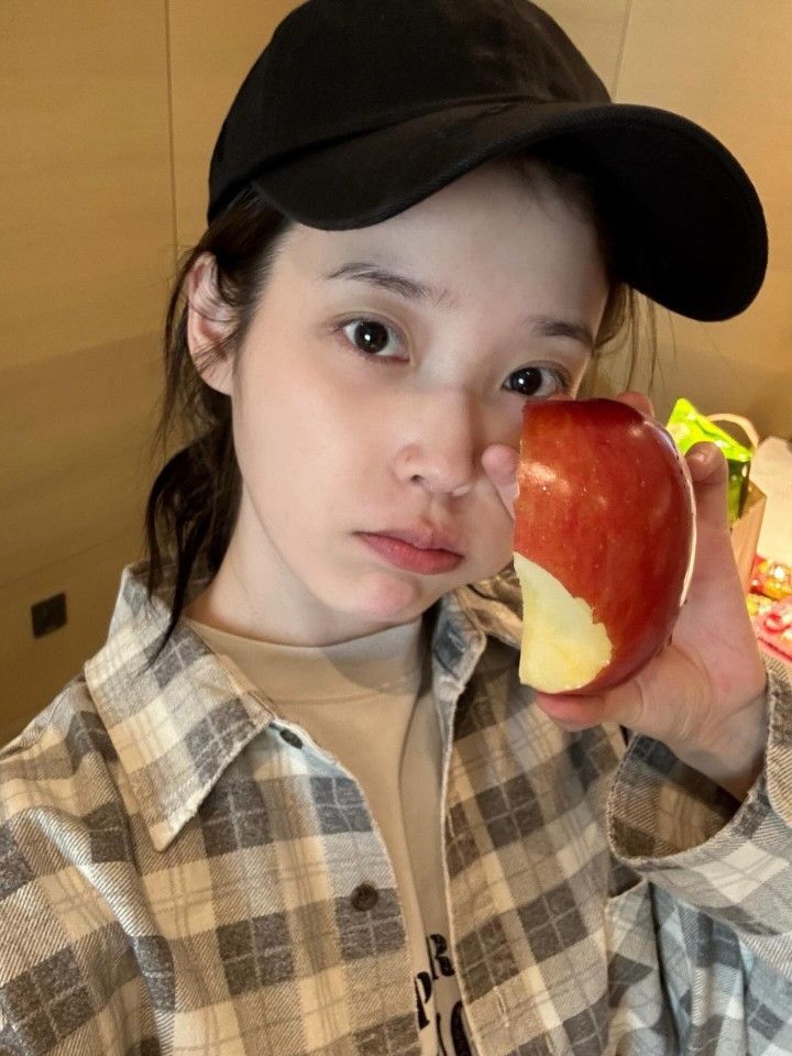 아이유 민낯 쌩얼 사진도 굴욕 없는 미인, 이종석 21세기대군부인 드라마 근황 프로필